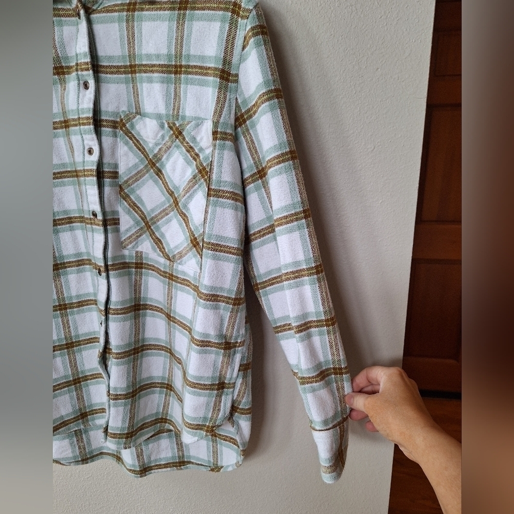 Aerie Womens Plaid Long Sleeve  Button Down Flannel. Size S - Picture 4 of 6